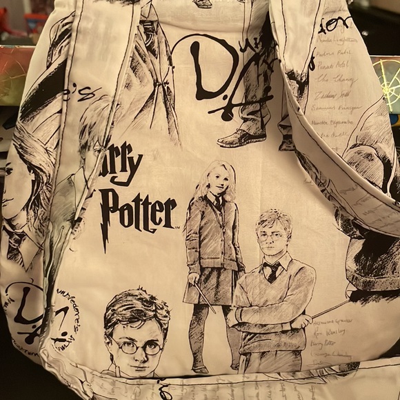 Harry Potter DUMBLEDORE’S Army and Deathly Hallows mini satchel bag, for women - Picture 3 of 12